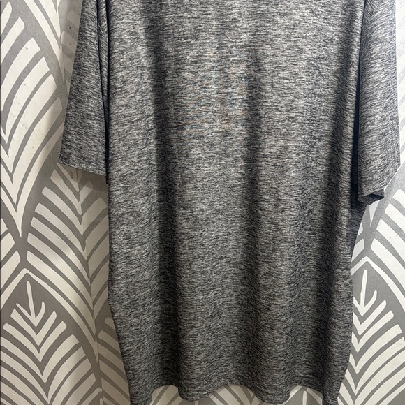 Under Armour Heatgear Gray Polo Loose Fit Shirt with Heather Texture - Picture 7 of 7